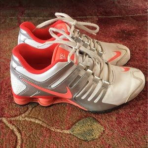 Women's Nike tennis shoes