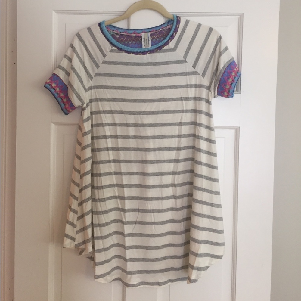 Gray striped shirt with jacquard contrast detail