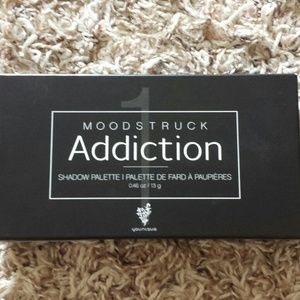 Younique addiction pallette 1
