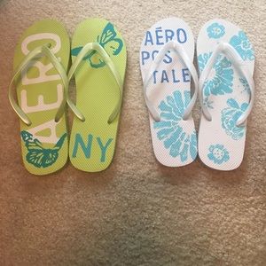 2 pairs of Aeropostale Flipflops!
