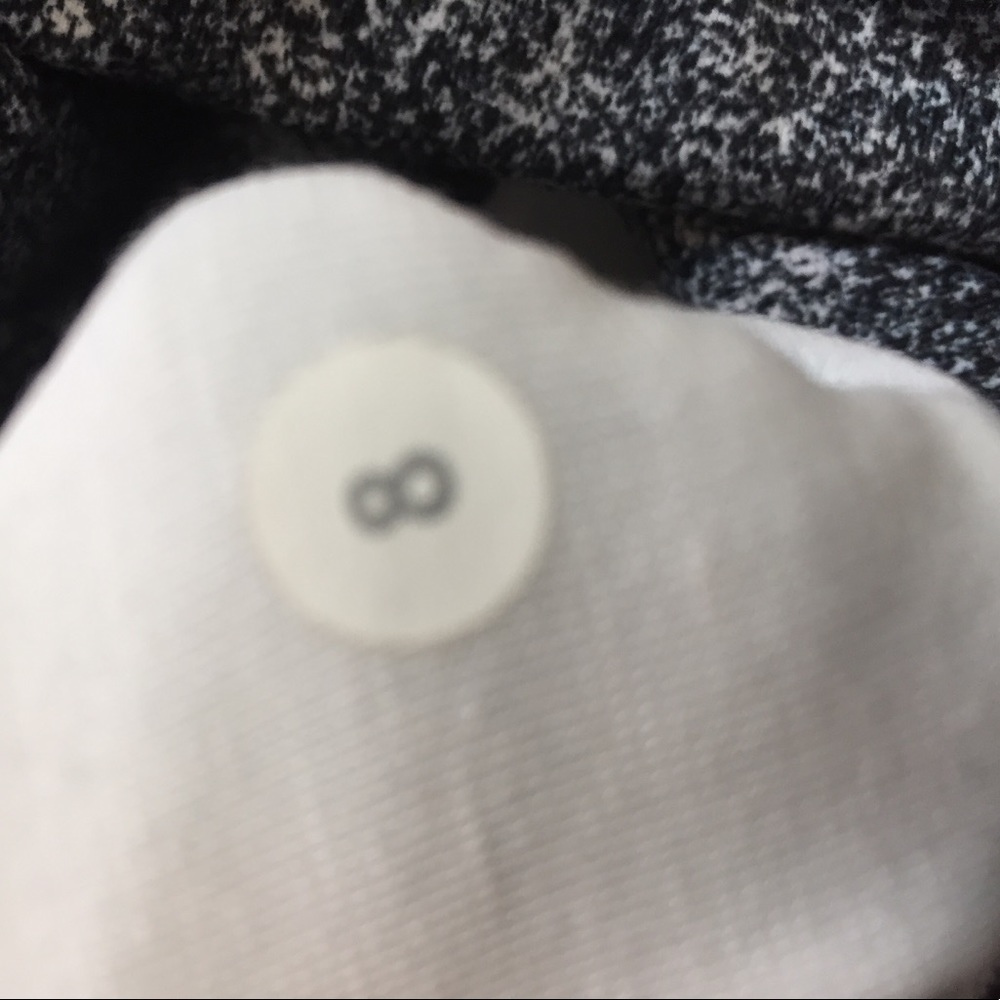 Size 8 Lululemon high rise wunder under pant EUC! - Picture 4 of 4