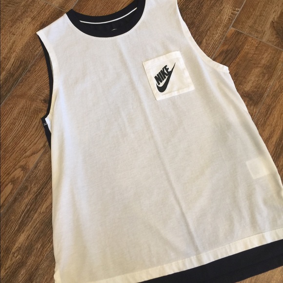 NWOT Nike Workout Shirt - Picture 2 of 4