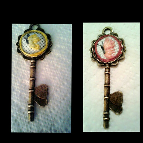 Key pendants - Picture 3 of 3