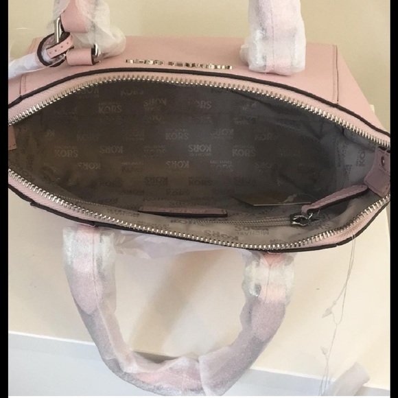 SOLD. Michael Kors Satchel in Blossom Pink! - Picture 4 of 6