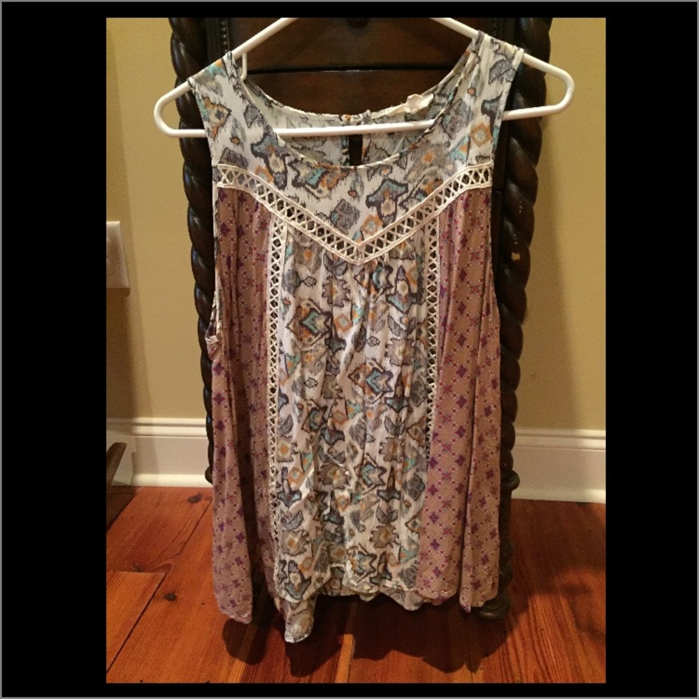 Cute top! Size small