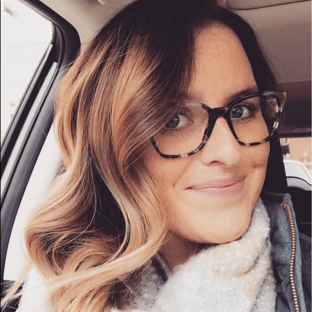 Meet your Posher, Caitlin