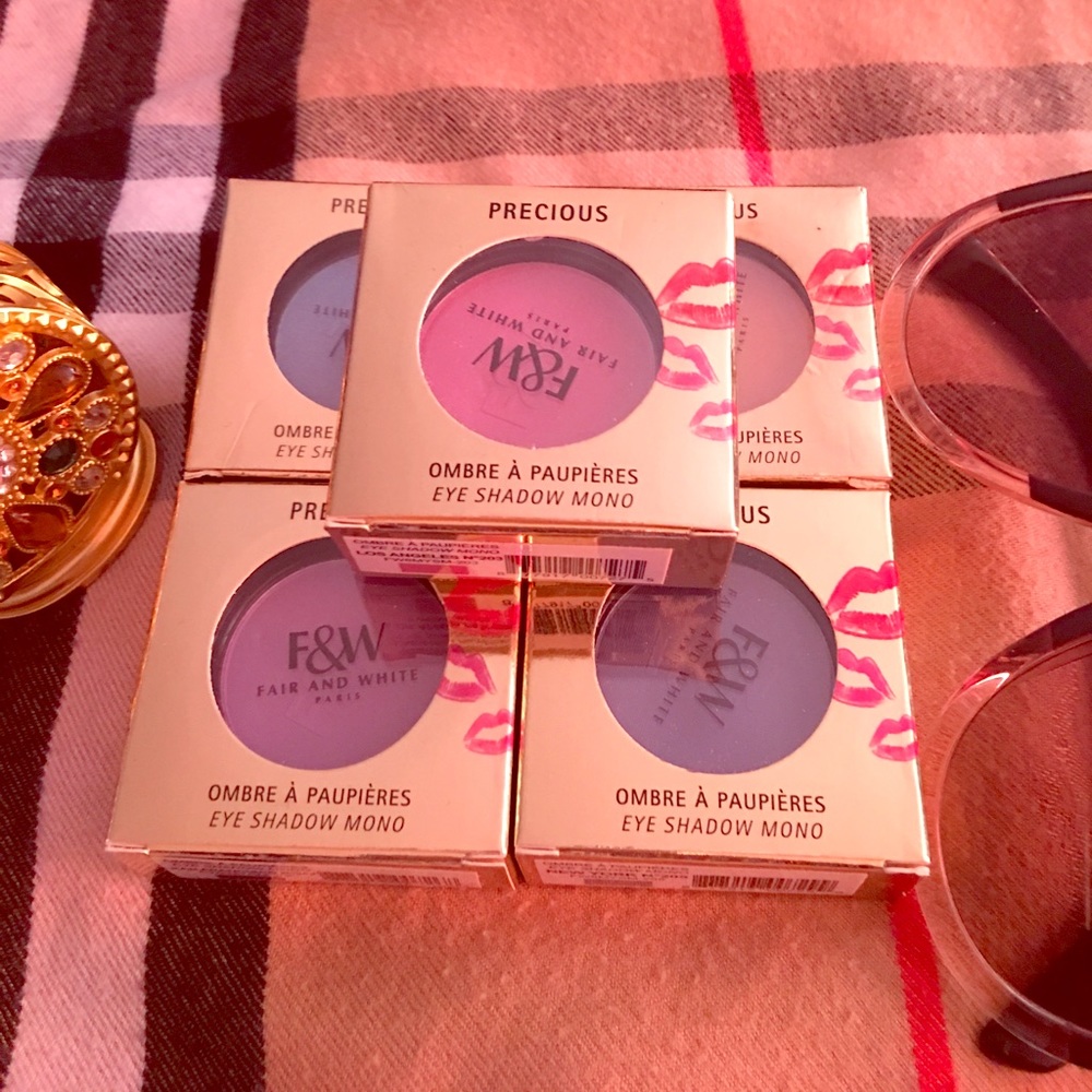 Fair & White Eye Shadow Mono