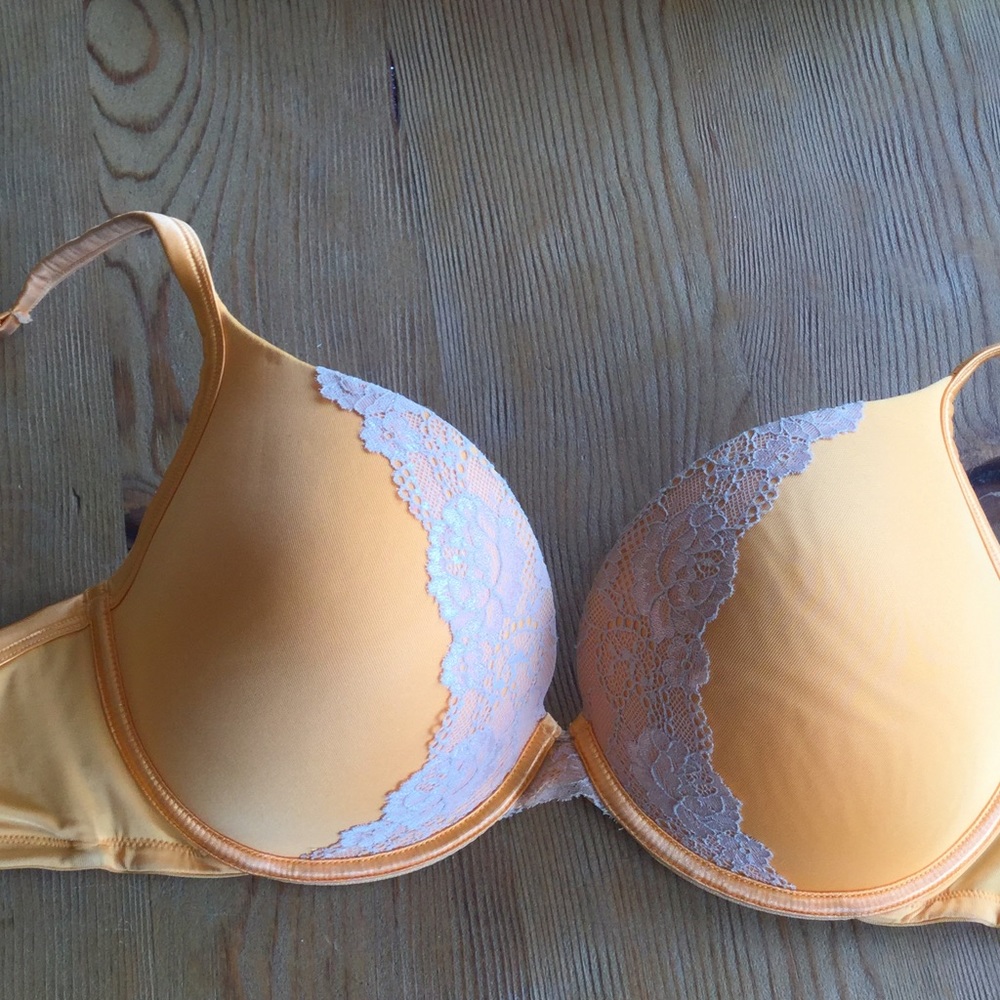 Gently used 40DD bra