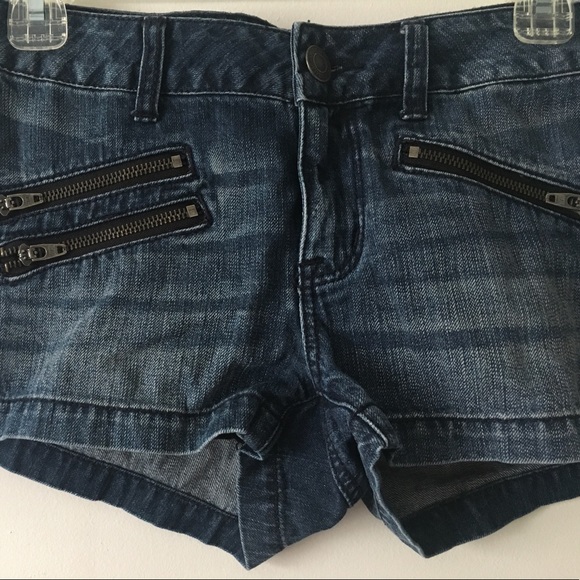 Shorts - Picture 3 of 4