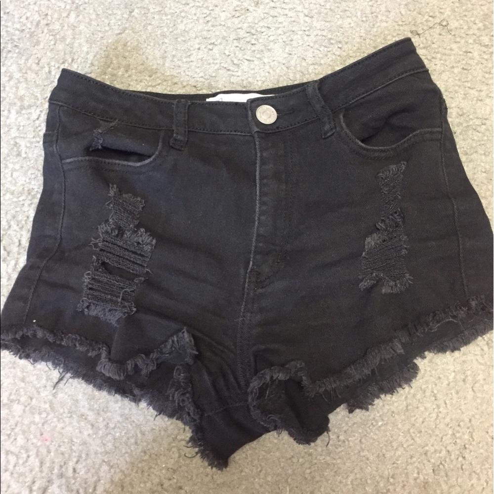 HIGH WAISTED BLACK JEAN SHORTS