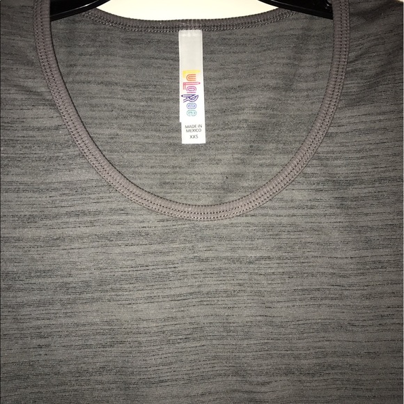 *NWT* Heathered Gray Lularoe Classic T - Picture 2 of 2