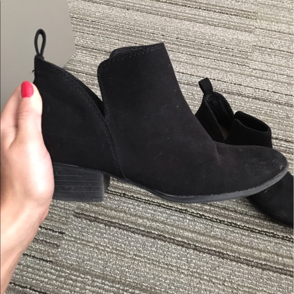 Black ankle booties!