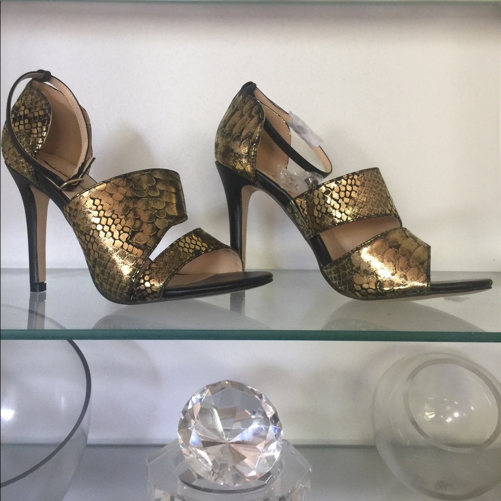 NWOT Beautiful Ankle Strap Heels