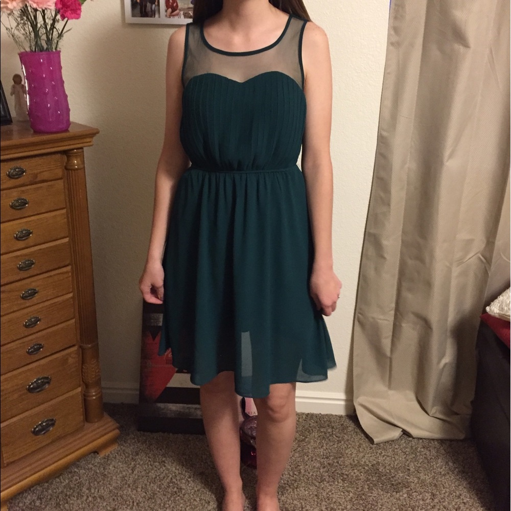 Dress - Picture 6 of 7