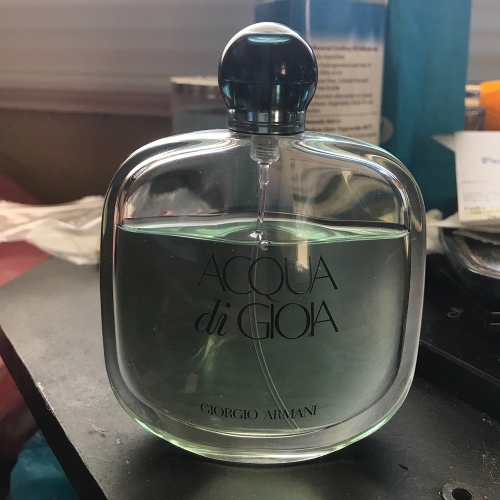 On hold. Armani acqua di gioia