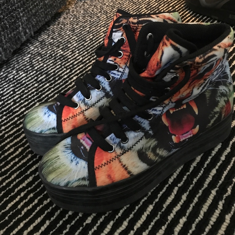platform graphic tiger sneakers