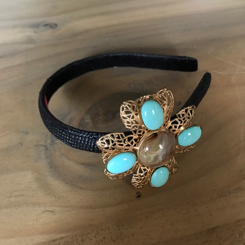 Great Headband! Floral Accent!