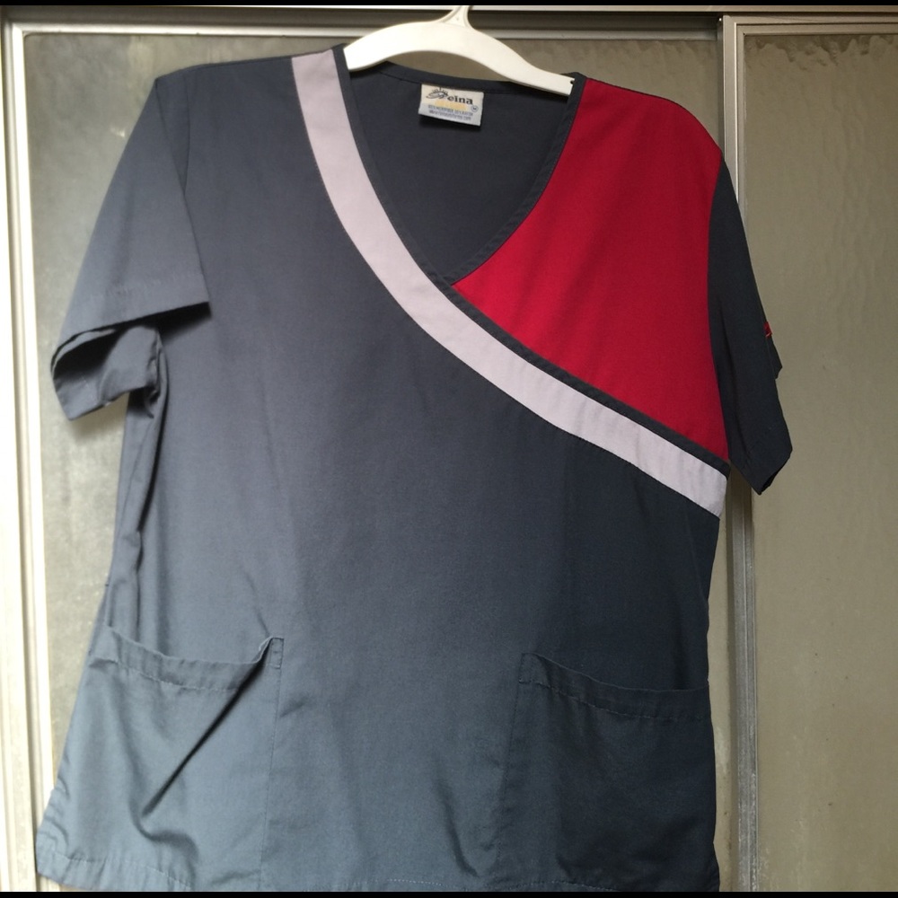Reina scrub top