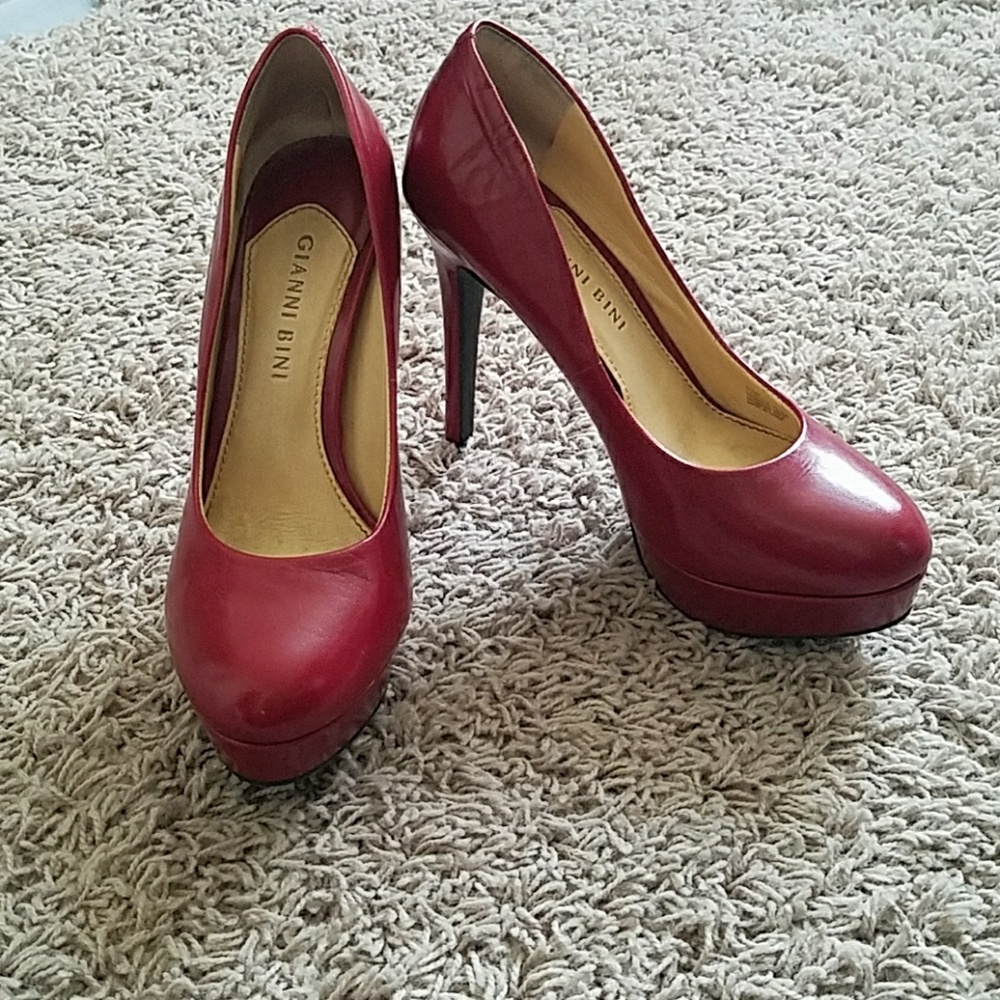 Red pumps