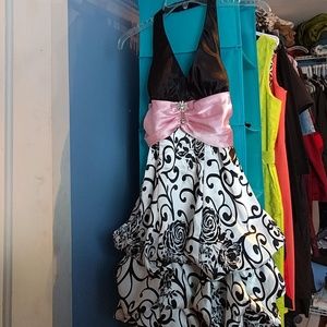 Super cute halter dress with tiered bubble skirt