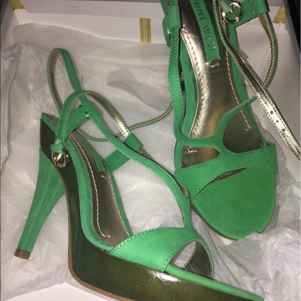 NEW Nine West Platforms Nubuck Green Strappy 5M