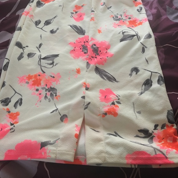 MIDI Floral skirt-large - Picture 2 of 3