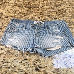 Jean shorts with subtle stripe