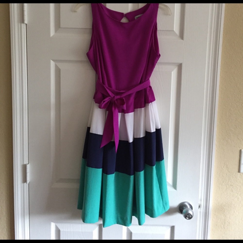 Sleeveless. color block  horizontal pattern dress
