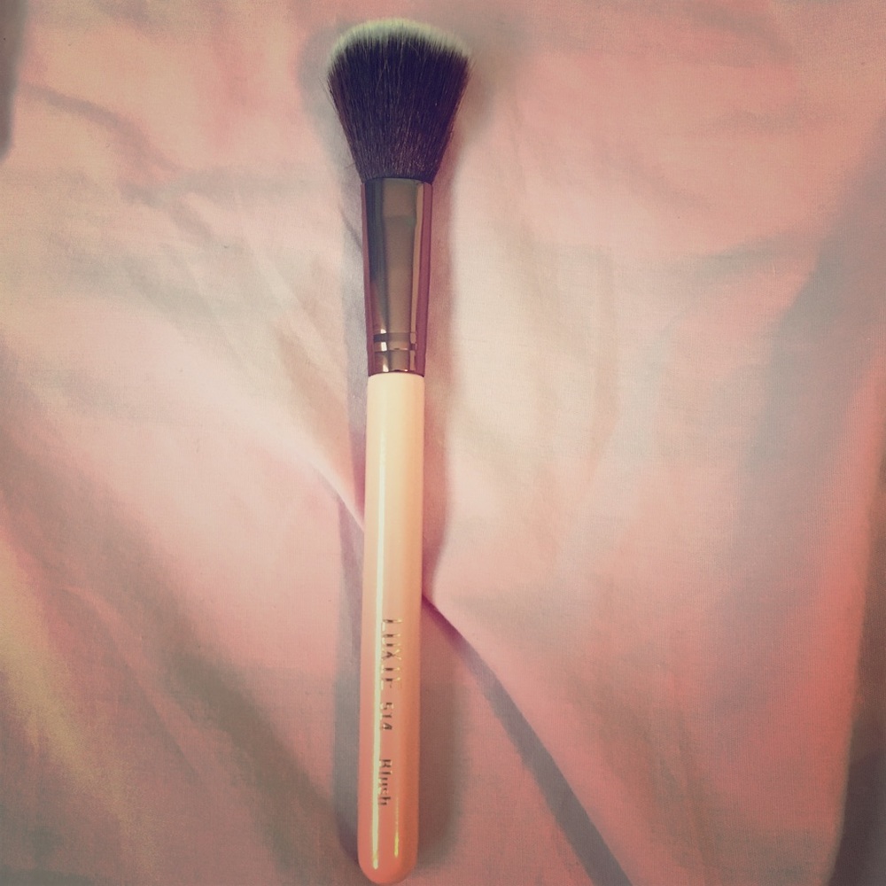 makeup brush