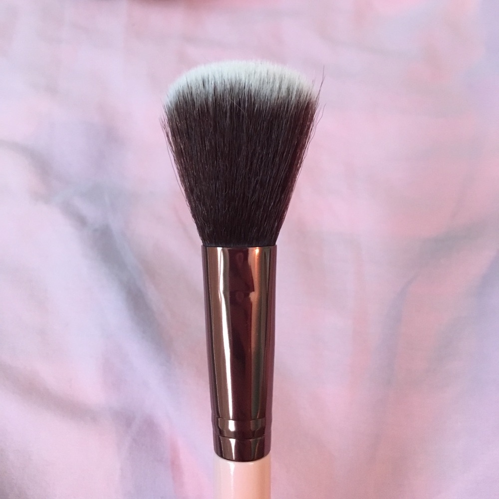 makeup brush - Picture 3 of 3