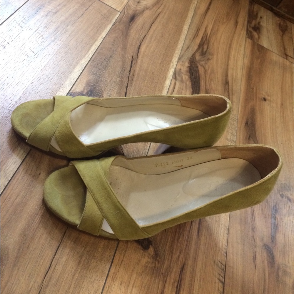 BODEN green suede open toe heels 38 8 EUC
