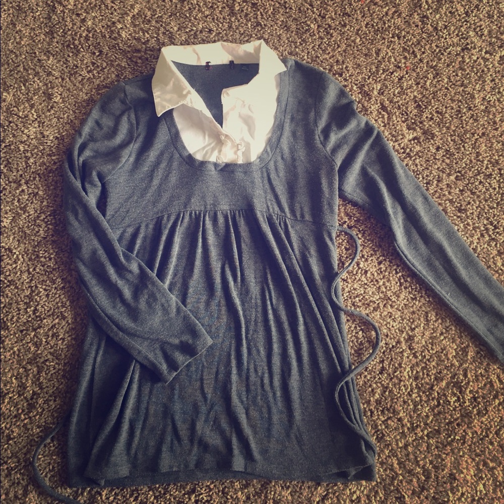 Gray sweater with white collar