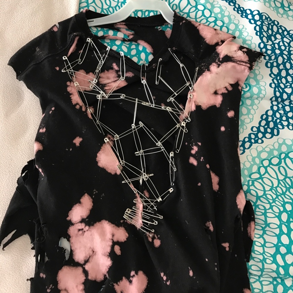 Distressed tee - Picture 2 of 3