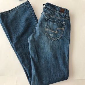 American Eagle favorite boyfriend jeans size 4