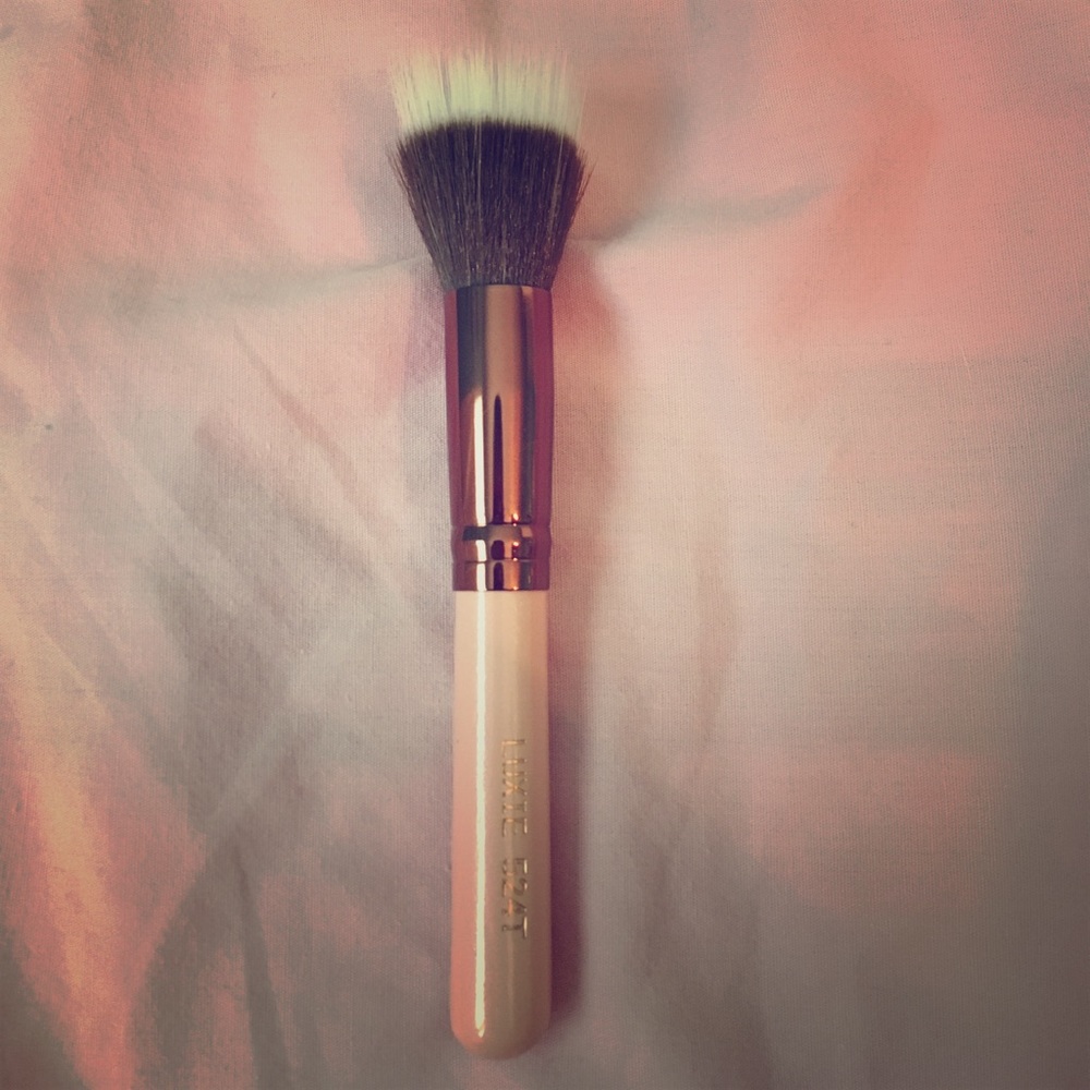 makeup brush