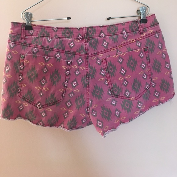 Aztec pattern shorts! - Picture 2 of 3
