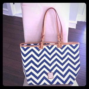 Beautiful Dooney & Bourke Tote!