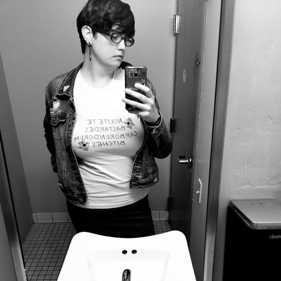 Meet your Posher, Beth - Picture 1 of 8