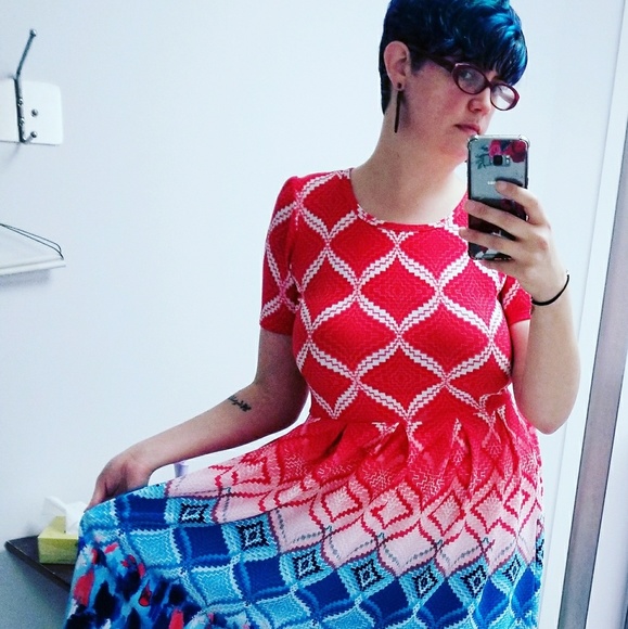 Meet your Posher, Beth - Picture 4 of 8