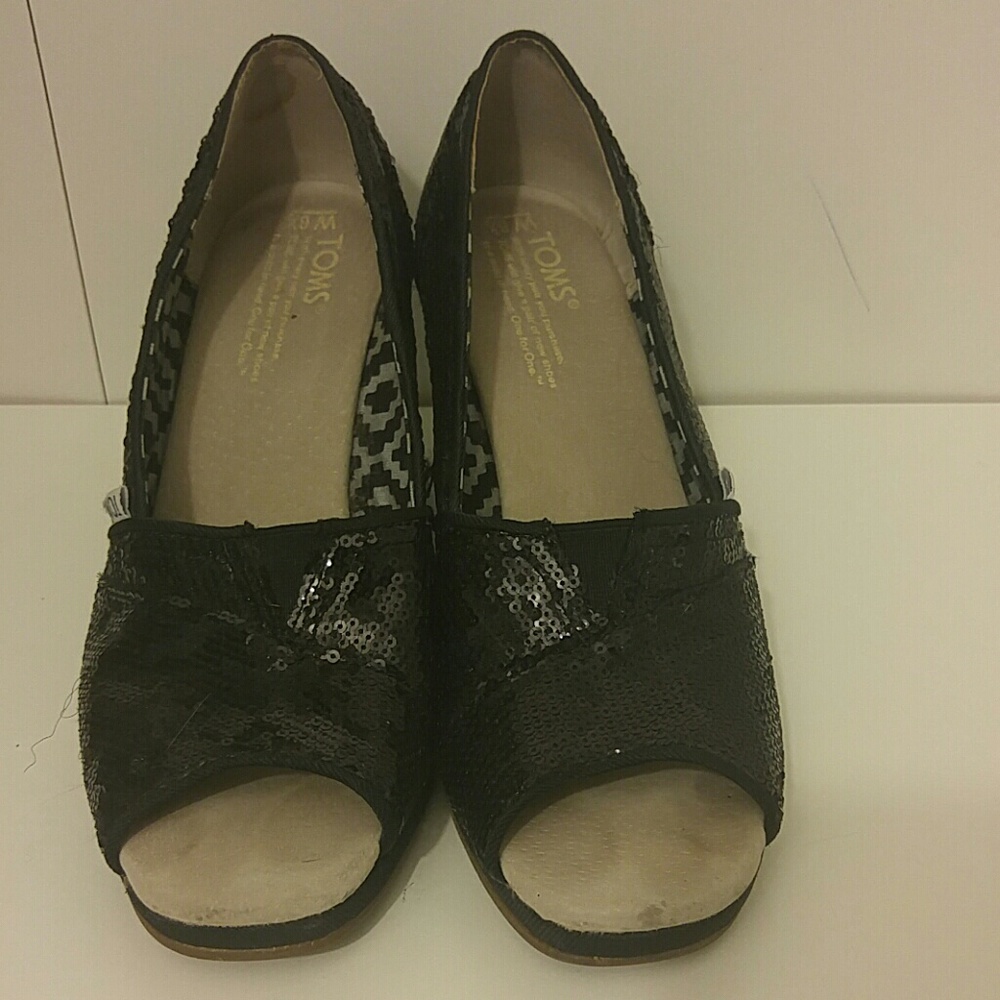 Beautiful Toms sequin wedges