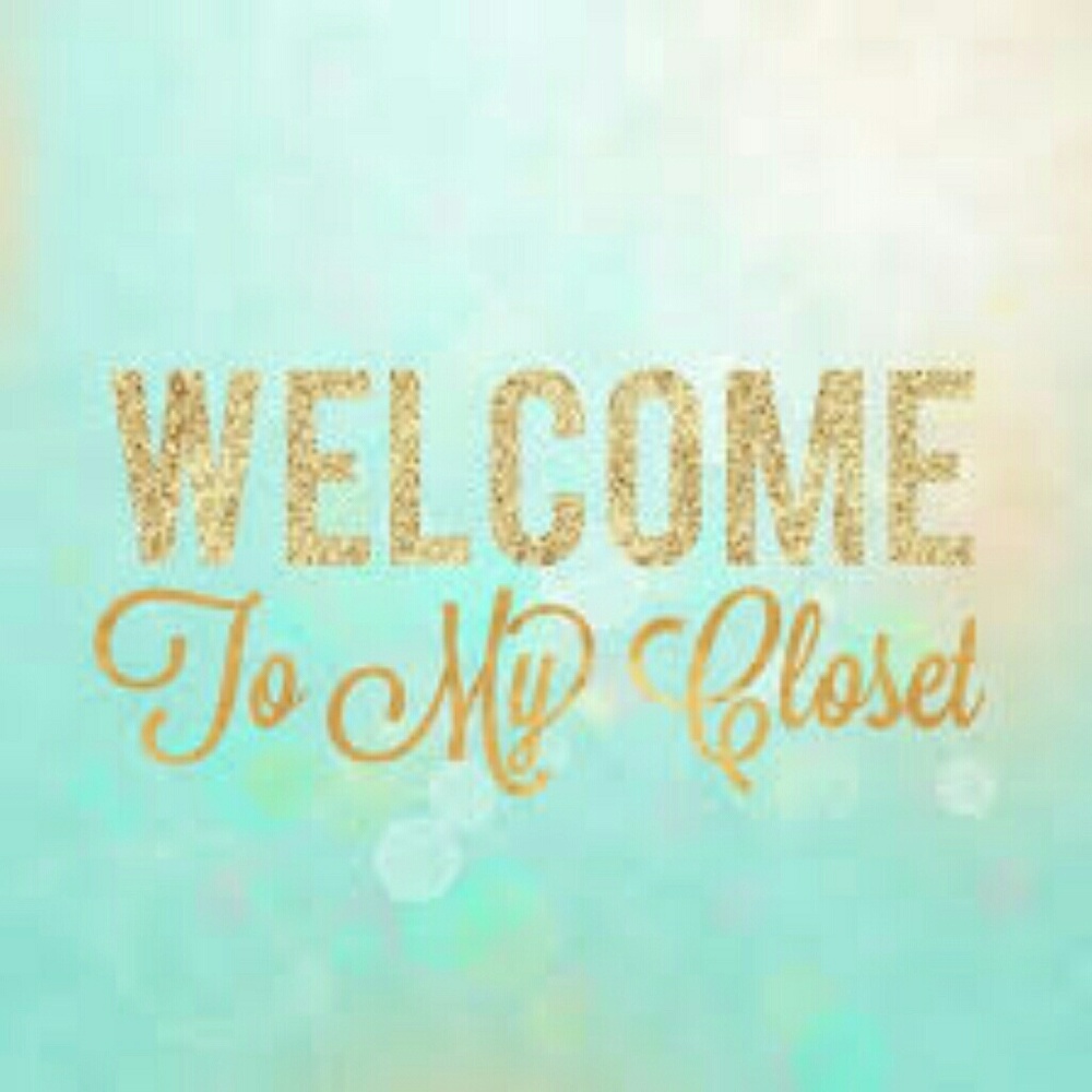 Hello & Welcome to my closet!