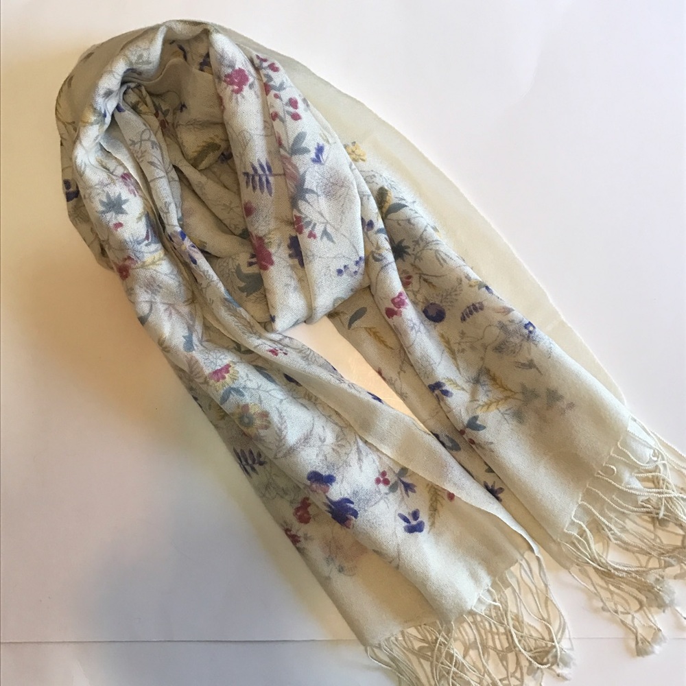 PASHMINA Cream Floral Fringed Scarf / Wrap / Shawl