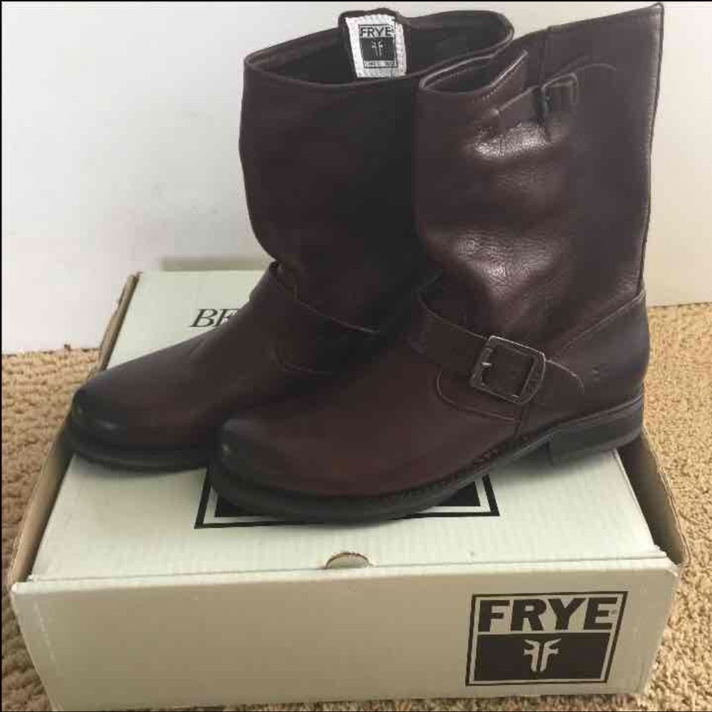 Brand new Frye Veronica shorties in dark brown