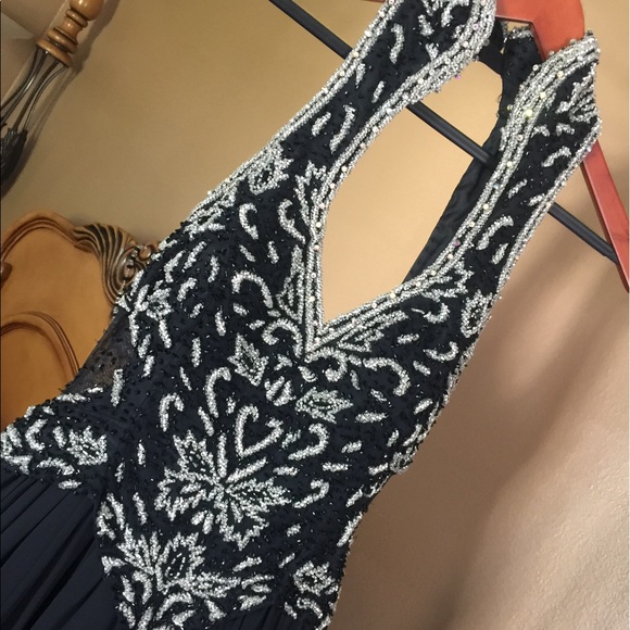 Absolutely stunning black beaded gown. - Picture 2 of 7