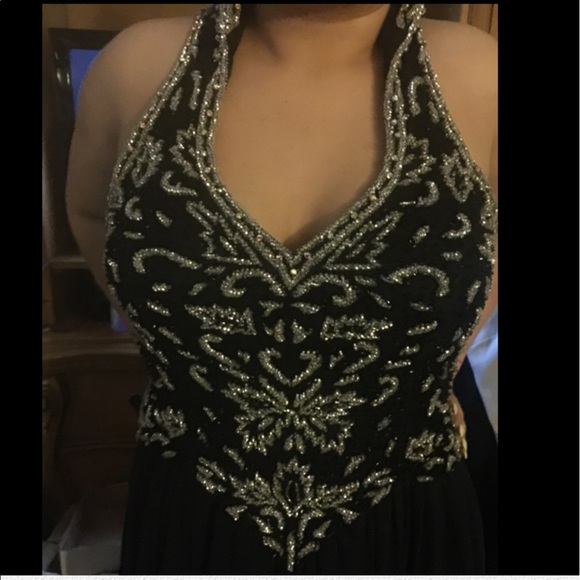 Absolutely stunning black beaded gown. - Picture 6 of 7