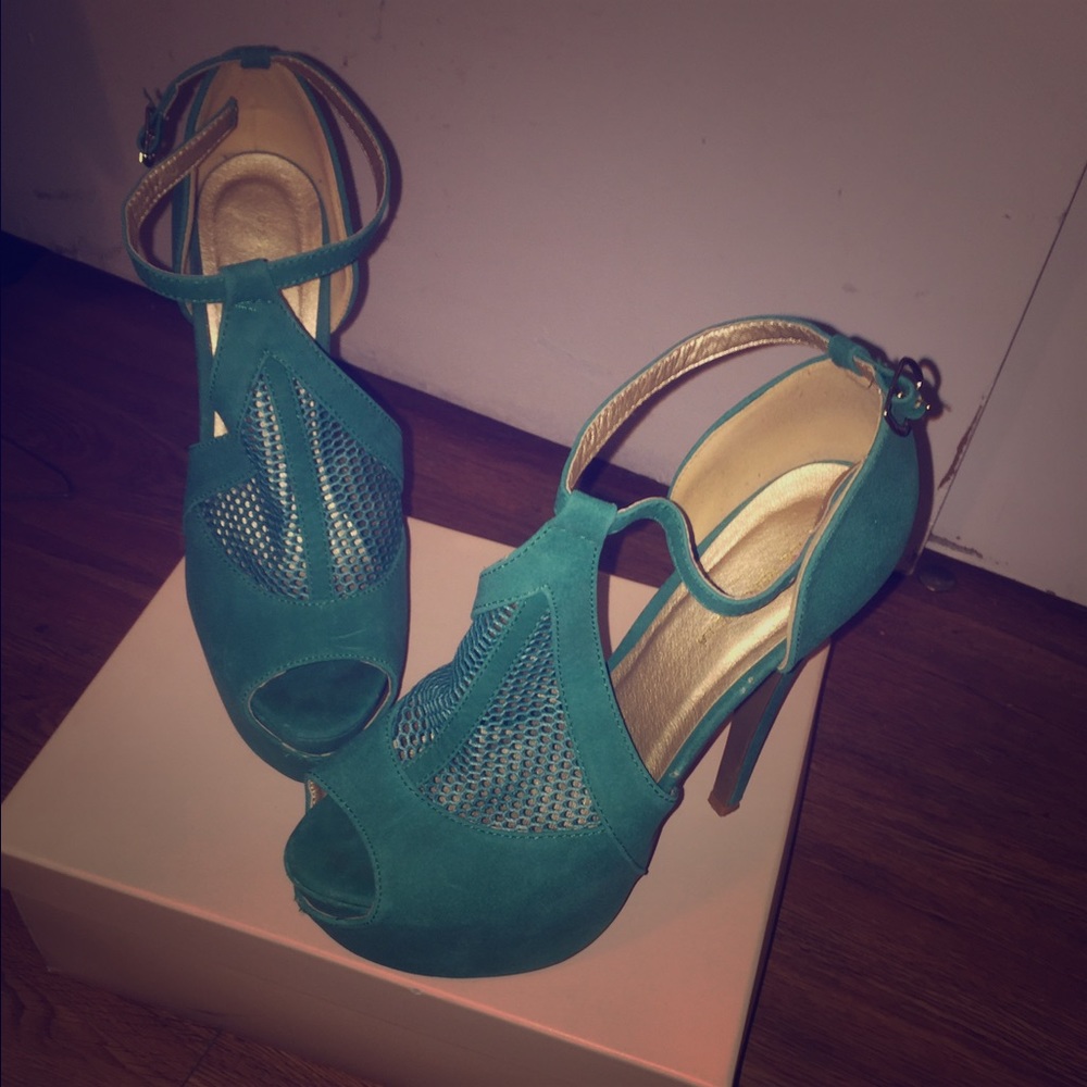 Plush Teal Heels/Pumps size:9