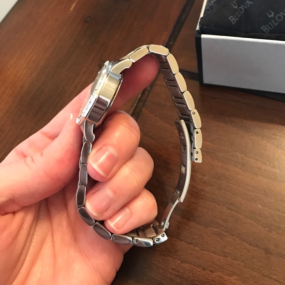Stainless steel. Silver. Bulova diamond watch. - Picture 3 of 4