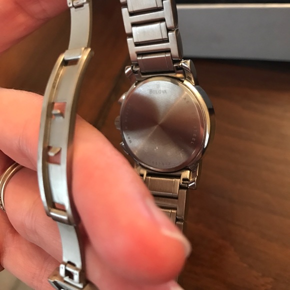 Stainless steel. Silver. Bulova diamond watch. - Picture 4 of 4