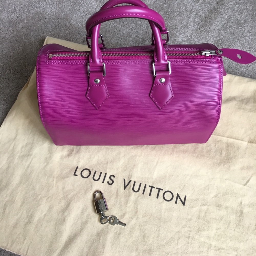 It's my Birthday sale!!! NWOT LV Epi Speedy 25