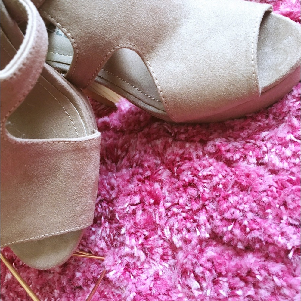H & M Divided Heels - Picture 4 of 6